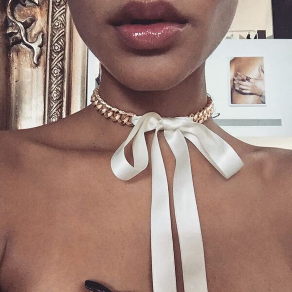 Bijuterie Punk - Colier din Catifea Neagră Lungă și Lățime cu Arc și Lanț Metalic cu Pandantiv - Colier Tip "Choker" - Bijuterie Gothic