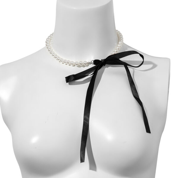 Bijuterii pentru Nuntă și Petrecere - Colier Lung de Catifea Neagră pentru Femei cu Mărgele Imitație de Perle Albe Elegante - imagine 4