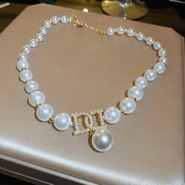 Colier scurt elegant pentru femei cu perle și lanț - Accesorii - imagine 2